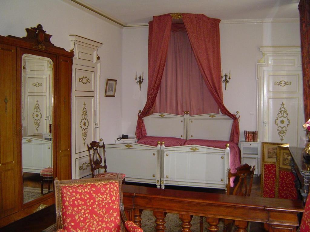 Chateau De La Chapelle Des Bois Fleurie Habitación foto